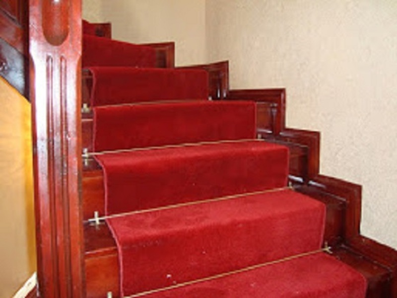 Ceyto Yolluk Kırmızı Merdiven Halısı 1m x 10m – Merdiven ve Koridor Protokol Yolluğu