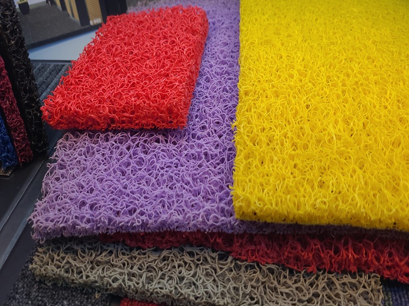 Kıvırcık Paspas Kırmızı 40x60cm – Kaymaz Taban PVC Halı Paspas