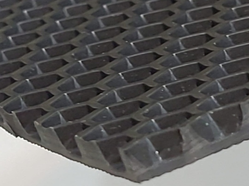 Altı Kapalı Paspas Gri 40x60cm – Kaymaz Kapalı Tabanlı PVC Sauna ve Spor Tesisi Matı